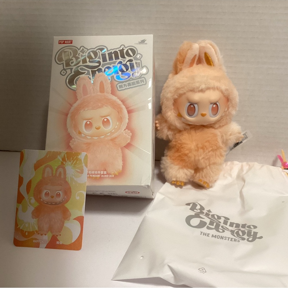 Pop Mart Big Into Energy “Happiness” NIB